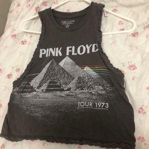 Hey! I’m selling this cute no sleeve shirt